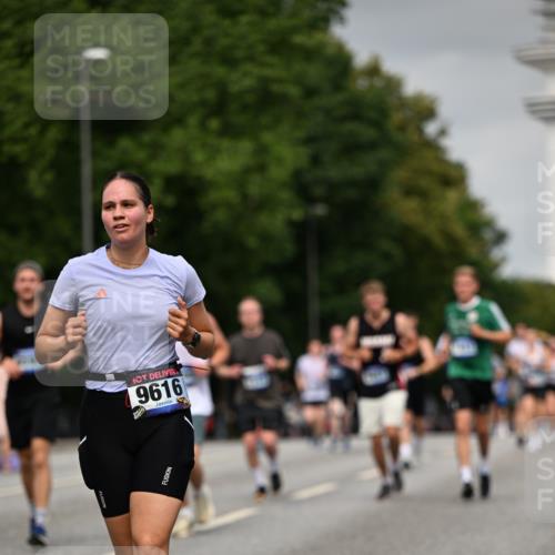 29.06.2025 - hella hamburg halbmarathon Dr. Thomas Lammeyer http://msf.ph/oto/8212292 29.06.2025 10:12:40 Kennedybrücke 1147, 1188, 1527, 2190, 2309, 2978, 5100, 5885, 6590, 6674, 6918, 7348, 7453, 9457, 9616, 9718, 9823, 9966, 10857 meine-sportfotos.de