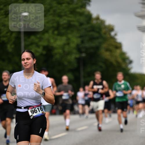 29.06.2025 - hella hamburg halbmarathon Dr. Thomas Lammeyer http://msf.ph/oto/8212300 29.06.2025 10:12:40 Kennedybrücke 1147, 1188, 1527, 2190, 2309, 2978, 5100, 5885, 6590, 6674, 6918, 7348, 7453, 9457, 9616, 9718, 9823, 9966, 10857 meine-sportfotos.de