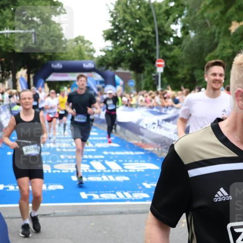 29.06.2025 - hella hamburg halbmarathon Zöllner http://msf.ph/oto/8212305 29.06.2025 10:50:31 Ziel 3414, 4127, 4247, 5447, 6795, 8153, 8899, 11455, 12035, 12624, 14626, 17319, 18394 meine-sportfotos.de
