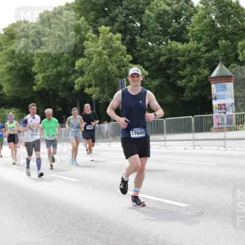 29.06.2025 - hella hamburg halbmarathon Jannik Wohlers http://msf.ph/oto/8212319 29.06.2025 10:26:39 Lombardsbrücke 1530, 1793, 1973, 2045, 2306, 4358, 5494, 5495, 5707, 6637, 7234, 7314, 8056, 8281, 9349, 10077, 10465, 11110, 13462, 14020, 14021, 15108, 16479, 17049, 17445, 18962, 18976, 18978 meine-sportfotos.de