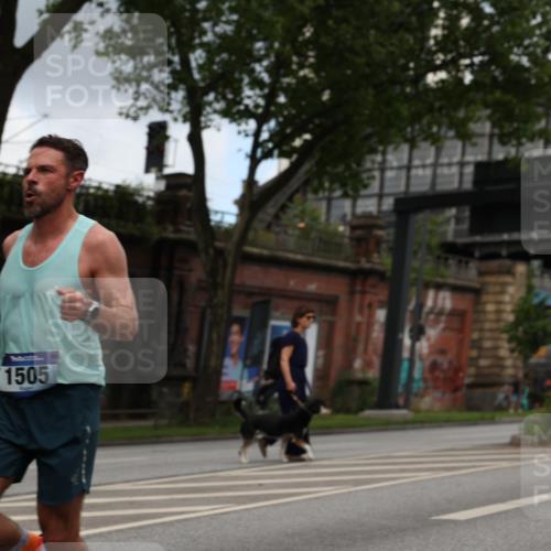 29.06.2025 - hella hamburg halbmarathon Yannick Fuchs http://msf.ph/oto/8212324 29.06.2025 10:32:29 20KM 1505, 2404, 3480, 3790, 5791, 7152, 7154, 7743, 8571, 9017, 9171, 9643, 9944, 10793, 10922, 11106, 11423, 11952, 12900, 13148, 13595, 13900, 14274, 15303, 15382, 15888, 16698, 17726, 18103, 18193, 18277, 18723 meine-sportfotos.de