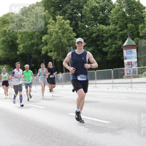 29.06.2025 - hella hamburg halbmarathon Jannik Wohlers http://msf.ph/oto/8212343 29.06.2025 10:26:39 Lombardsbrücke 1530, 1793, 1973, 2045, 2306, 4358, 5494, 5495, 5707, 6637, 7234, 7314, 8056, 8281, 9349, 10077, 10465, 11110, 13462, 14020, 14021, 15108, 16479, 17049, 17445, 18962, 18976, 18978 meine-sportfotos.de