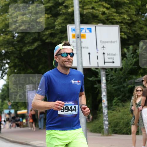 29.06.2025 - hella hamburg halbmarathon Yannick Fuchs http://msf.ph/oto/8212370 29.06.2025 10:32:30 20KM 1505, 2404, 3480, 3790, 5791, 7152, 7154, 7743, 8571, 9017, 9171, 9643, 9944, 10793, 10922, 11106, 11423, 11952, 13148, 13595, 13900, 14274, 15303, 15382, 15888, 16698, 17726, 18103, 18193, 18276, 18277, 18723 meine-sportfotos.de
