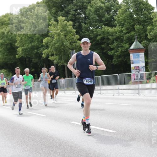 29.06.2025 - hella hamburg halbmarathon Jannik Wohlers http://msf.ph/oto/8212384 29.06.2025 10:26:39 Lombardsbrücke 1530, 1793, 1973, 2045, 2306, 4358, 5494, 5495, 5707, 6637, 7234, 7314, 8056, 8281, 9349, 10077, 10465, 11110, 13462, 14020, 14021, 15108, 16479, 17049, 17445, 18962, 18976, 18978 meine-sportfotos.de