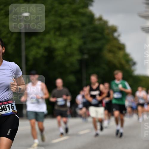 29.06.2025 - hella hamburg halbmarathon Dr. Thomas Lammeyer http://msf.ph/oto/8212387 29.06.2025 10:12:41 Kennedybrücke 1147, 1188, 1527, 2190, 2309, 2978, 5100, 5885, 6590, 6674, 6918, 7198, 7348, 7453, 9457, 9616, 9718, 9823, 9966, 10857 meine-sportfotos.de