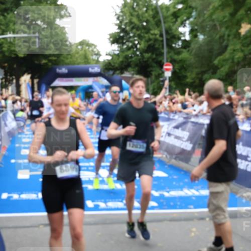 29.06.2025 - hella hamburg halbmarathon Zöllner http://msf.ph/oto/8212405 29.06.2025 10:50:32 Ziel 3414, 4127, 5447, 6282, 6795, 7397, 8153, 11455, 12035, 12624, 13812, 14626, 16806, 17247, 17319, 18394 meine-sportfotos.de