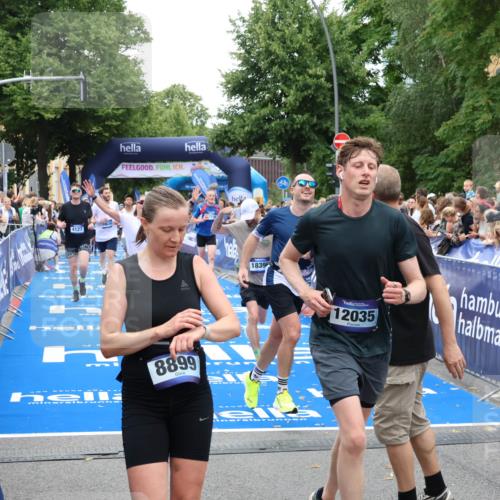 29.06.2025 - hella hamburg halbmarathon Zöllner http://msf.ph/oto/8212455 29.06.2025 10:50:33 Ziel 3414, 4127, 5447, 6282, 6795, 7397, 8153, 8576, 11214, 11455, 12624, 13812, 14626, 15803, 16806, 17179, 17247, 17319, 18394 meine-sportfotos.de