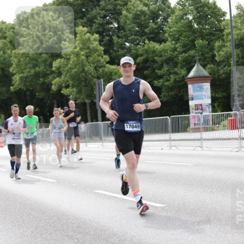 29.06.2025 - hella hamburg halbmarathon Jannik Wohlers http://msf.ph/oto/8212502 29.06.2025 10:26:39 Lombardsbrücke 1530, 1793, 1973, 2045, 2306, 4358, 5494, 5495, 5707, 6637, 7234, 7314, 8056, 8281, 9349, 10077, 10465, 11110, 13462, 14020, 14021, 15108, 16479, 17049, 17445, 18962, 18976, 18978 meine-sportfotos.de