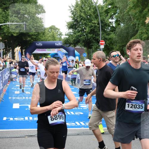 29.06.2025 - hella hamburg halbmarathon Zöllner http://msf.ph/oto/8212504 29.06.2025 10:50:33 Ziel 3414, 4127, 5447, 6282, 6795, 7397, 8153, 8576, 11214, 11455, 12624, 13812, 14626, 15803, 16806, 17179, 17247, 17319, 18394 meine-sportfotos.de