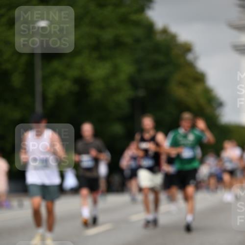 29.06.2025 - hella hamburg halbmarathon Dr. Thomas Lammeyer http://msf.ph/oto/8212513 29.06.2025 10:12:41 Kennedybrücke 1147, 1188, 1527, 2190, 2309, 2978, 5100, 5885, 6590, 6674, 6918, 7198, 7348, 7453, 9457, 9616, 9718, 9823, 9966, 10857 meine-sportfotos.de