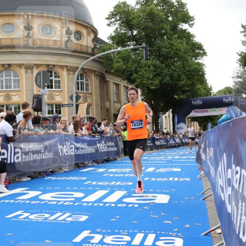 29.06.2025 - hella hamburg halbmarathon Strokosch-Dieckow http://msf.ph/oto/8212551 29.06.2025 10:23:01 Ziel 4128, 7862, 11624, 18328, 18930 meine-sportfotos.de