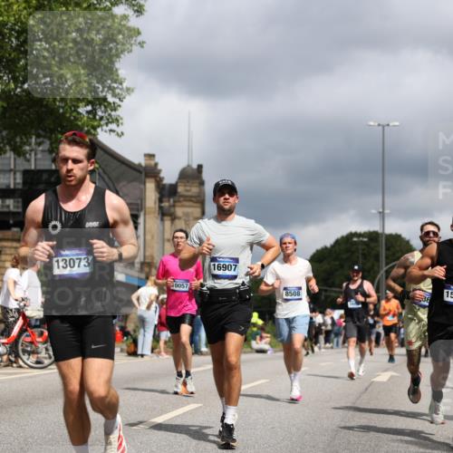 29.06.2025 - hella hamburg halbmarathon Yannick Fuchs http://msf.ph/oto/8212553 29.06.2025 10:45:23 20KM 1335, 1366, 2411, 2540, 2636, 2823, 2946, 4297, 4404, 4839, 4967, 5087, 5336, 5600, 5820, 7224, 7369, 7943, 8261, 8508, 8930, 8989, 9214, 9476, 9739, 9793, 9959, 10057, 10215, 10508, 10603, 10667, 10691, 10868, 11124, 11512, 11625, 11733, 12450, 12778, 13073, 13403, 13707, 13799, 14012, 14248, 14458, 15426, 15480, 15496, 15871, 15899, 16666, 16907, 17530, 17823, 18820, 19007, 19020, 19053 meine-sportfotos.de