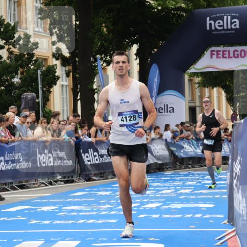 29.06.2025 - hella hamburg halbmarathon Strokosch-Dieckow http://msf.ph/oto/8212576 29.06.2025 10:23:03 Ziel 4128, 7862, 18328, 18930 meine-sportfotos.de