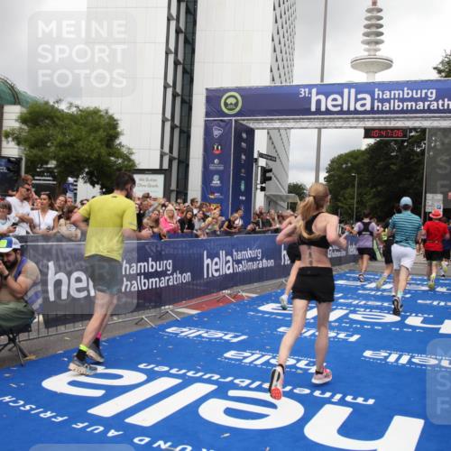29.06.2025 - hella hamburg halbmarathon Michael Strokosch http://msf.ph/oto/8212586 29.06.2025 10:47:05 Ziel 1139, 1460, 1689, 4377, 5472, 6700, 9794, 10122, 13728, 14415, 14449, 14594, 14783, 15825, 16081, 17979 meine-sportfotos.de
