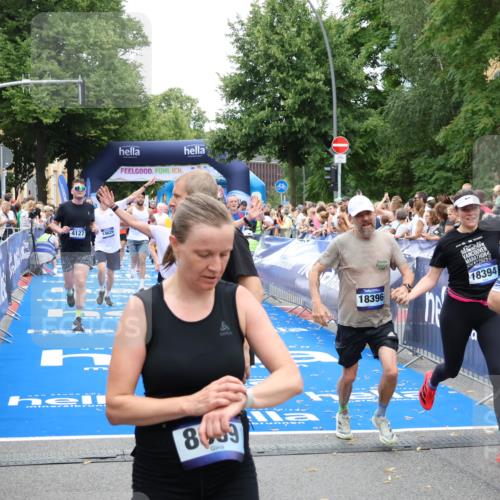 29.06.2025 - hella hamburg halbmarathon Zöllner http://msf.ph/oto/8212594 29.06.2025 10:50:34 Ziel 1750, 3414, 4127, 5447, 6282, 7397, 8153, 8576, 11214, 11455, 12624, 13812, 14626, 15803, 16806, 17179, 17247, 17319, 18006, 18394 meine-sportfotos.de