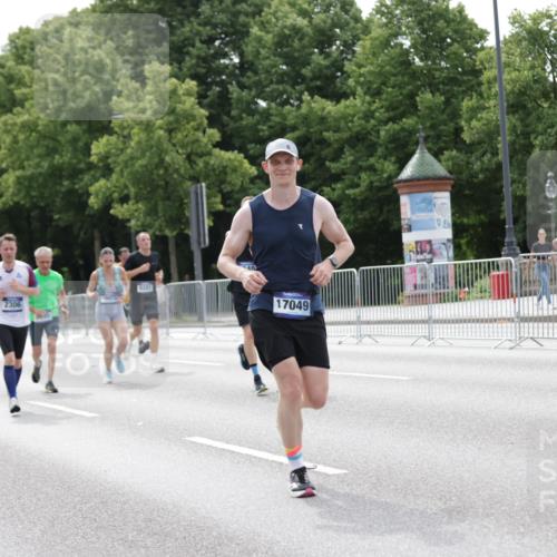 29.06.2025 - hella hamburg halbmarathon Jannik Wohlers http://msf.ph/oto/8212600 29.06.2025 10:26:39 Lombardsbrücke 1530, 1793, 1973, 2045, 2306, 4358, 5494, 5495, 5707, 6637, 7234, 7314, 8056, 8281, 9349, 10077, 10465, 11110, 13462, 14020, 14021, 15108, 16479, 17049, 17445, 18962, 18976, 18978 meine-sportfotos.de