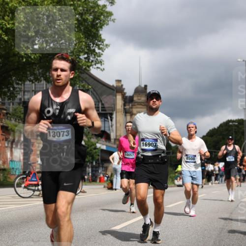 29.06.2025 - hella hamburg halbmarathon Yannick Fuchs http://msf.ph/oto/8212617 29.06.2025 10:45:23 20KM 1335, 1366, 2411, 2540, 2636, 2823, 2946, 4297, 4404, 4839, 4967, 5087, 5336, 5600, 5820, 7224, 7369, 7943, 8261, 8508, 8930, 8989, 9214, 9476, 9739, 9793, 9959, 10057, 10215, 10508, 10603, 10667, 10691, 10868, 11124, 11512, 11625, 11733, 12450, 12778, 13073, 13403, 13707, 13799, 14012, 14248, 14458, 15426, 15480, 15496, 15871, 15899, 16666, 16907, 17530, 17823, 18820, 19007, 19020, 19053 meine-sportfotos.de