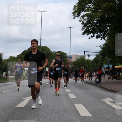 29.06.2025 - hella hamburg halbmarathon Yannick Fuchs http://msf.ph/oto/8212641 29.06.2025 10:32:30 20KM 1505, 2404, 3480, 3790, 5791, 7152, 7154, 7743, 8571, 9017, 9171, 9643, 9944, 10793, 10922, 11106, 11423, 11952, 13148, 13595, 13900, 14274, 15303, 15382, 15888, 16698, 17726, 18103, 18193, 18276, 18277, 18723 meine-sportfotos.de