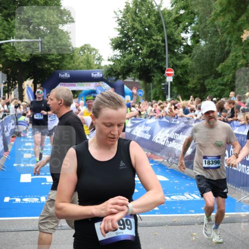 29.06.2025 - hella hamburg halbmarathon Zöllner http://msf.ph/oto/8212643 29.06.2025 10:50:34 Ziel 1750, 3414, 4127, 5447, 6282, 7397, 8153, 8576, 11214, 11455, 12624, 13812, 14626, 15803, 16806, 17179, 17247, 17319, 18006, 18394 meine-sportfotos.de