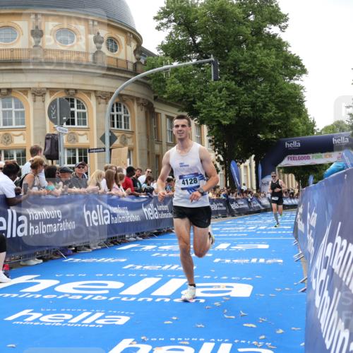29.06.2025 - hella hamburg halbmarathon Strokosch-Dieckow http://msf.ph/oto/8212645 29.06.2025 10:23:04 Ziel 4128, 7862, 18328, 18930 meine-sportfotos.de