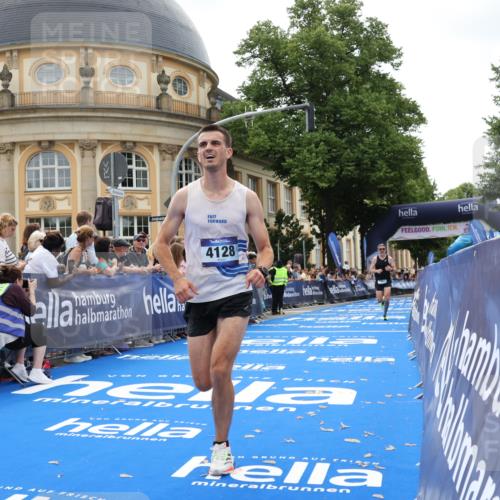 29.06.2025 - hella hamburg halbmarathon Strokosch-Dieckow http://msf.ph/oto/8212668 29.06.2025 10:23:05 Ziel 4128, 7862, 18930 meine-sportfotos.de