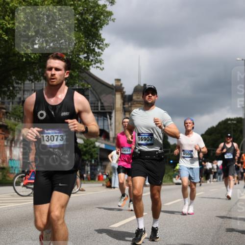 29.06.2025 - hella hamburg halbmarathon Yannick Fuchs http://msf.ph/oto/8212675 29.06.2025 10:45:23 20KM 1335, 1366, 2411, 2540, 2636, 2823, 2946, 4297, 4404, 4839, 4967, 5087, 5336, 5600, 5820, 7224, 7369, 7943, 8261, 8508, 8930, 8989, 9214, 9476, 9739, 9793, 9959, 10057, 10215, 10508, 10603, 10667, 10691, 10868, 11124, 11512, 11625, 11733, 12450, 12778, 13073, 13403, 13707, 13799, 14012, 14248, 14458, 15426, 15480, 15496, 15871, 15899, 16666, 16907, 17530, 17823, 18820, 19007, 19020, 19053 meine-sportfotos.de