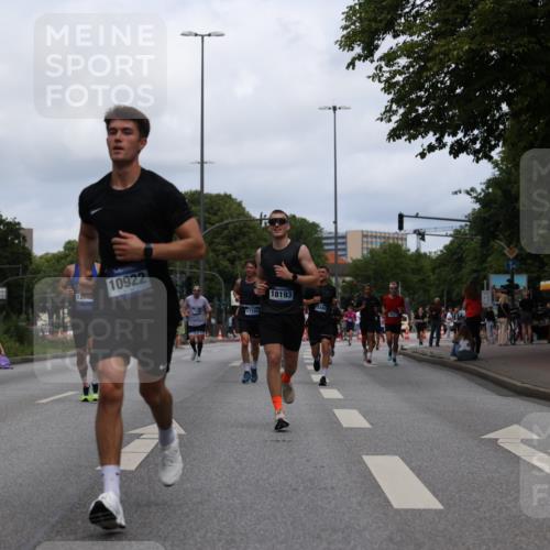 29.06.2025 - hella hamburg halbmarathon Yannick Fuchs http://msf.ph/oto/8212708 29.06.2025 10:32:31 20KM 1505, 2404, 3480, 3790, 5791, 7152, 7154, 7743, 8571, 9017, 9171, 9643, 9944, 10793, 10922, 11106, 11423, 11952, 13148, 13595, 13900, 14274, 15303, 15382, 15888, 16698, 17726, 18103, 18193, 18276, 18277, 18723 meine-sportfotos.de