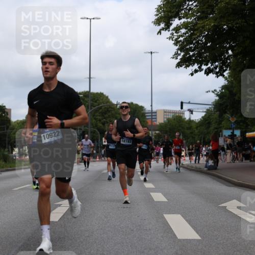 29.06.2025 - hella hamburg halbmarathon Yannick Fuchs http://msf.ph/oto/8212721 29.06.2025 10:32:31 20KM 1505, 2404, 3480, 3790, 5791, 7152, 7154, 7743, 8571, 9017, 9171, 9643, 9944, 10793, 10922, 11106, 11423, 11952, 13148, 13595, 13900, 14274, 15303, 15382, 15888, 16698, 17726, 18103, 18193, 18276, 18277, 18723 meine-sportfotos.de