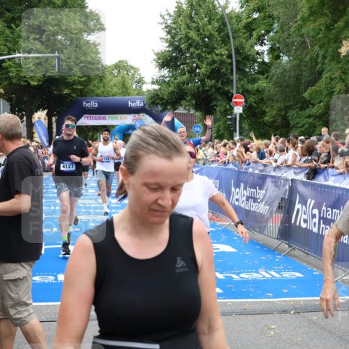 29.06.2025 - hella hamburg halbmarathon Zöllner http://msf.ph/oto/8212756 29.06.2025 10:50:35 Ziel 1750, 3414, 4127, 5447, 6282, 7397, 8153, 8576, 11214, 11455, 12624, 13812, 14626, 15803, 16806, 17179, 17247, 17319, 18006 meine-sportfotos.de