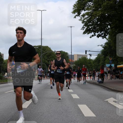 29.06.2025 - hella hamburg halbmarathon Yannick Fuchs http://msf.ph/oto/8212775 29.06.2025 10:32:31 20KM 1505, 2404, 3480, 3790, 5791, 7152, 7154, 7743, 8571, 9017, 9171, 9643, 9944, 10793, 10922, 11106, 11423, 11952, 13148, 13595, 13900, 14274, 15303, 15382, 15888, 16698, 17726, 18103, 18193, 18276, 18277, 18723 meine-sportfotos.de