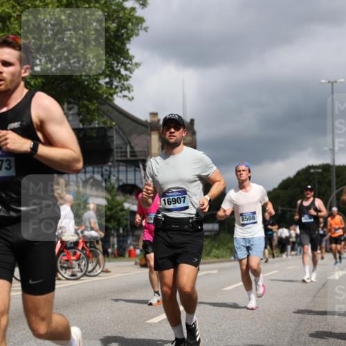 29.06.2025 - hella hamburg halbmarathon Yannick Fuchs http://msf.ph/oto/8212857 29.06.2025 10:45:23 20KM 1335, 1366, 2411, 2540, 2636, 2823, 2946, 4297, 4404, 4839, 4967, 5087, 5336, 5600, 5820, 7224, 7369, 7943, 8261, 8508, 8930, 8989, 9214, 9476, 9739, 9793, 9959, 10057, 10215, 10508, 10603, 10667, 10691, 10868, 11124, 11512, 11625, 11733, 12450, 12778, 13073, 13403, 13707, 13799, 14012, 14248, 14458, 15426, 15480, 15496, 15871, 15899, 16666, 16907, 17530, 17823, 18820, 19007, 19020, 19053 meine-sportfotos.de