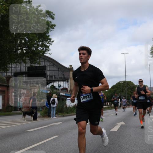 29.06.2025 - hella hamburg halbmarathon Yannick Fuchs http://msf.ph/oto/8212893 29.06.2025 10:32:32 20KM 1505, 2404, 3480, 3790, 5791, 7152, 7154, 7743, 8002, 8571, 9017, 9171, 9643, 9944, 10793, 10922, 11106, 11952, 13148, 13595, 13900, 14274, 15303, 15382, 15888, 16698, 17726, 18103, 18193, 18276, 18277, 18723 meine-sportfotos.de