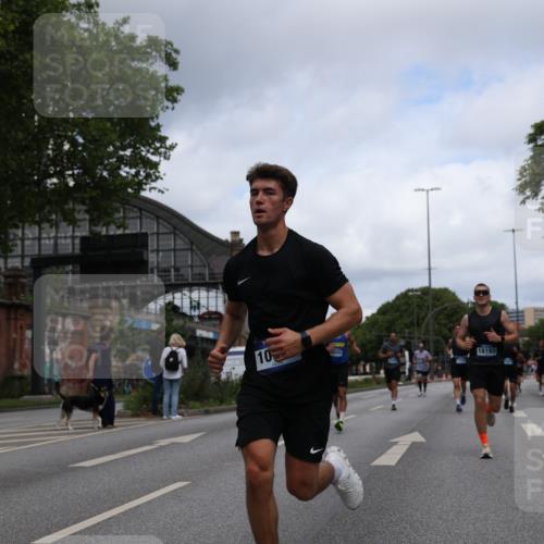 29.06.2025 - hella hamburg halbmarathon Yannick Fuchs http://msf.ph/oto/8212902 29.06.2025 10:32:32 20KM 1505, 2404, 3480, 3790, 5791, 7152, 7154, 7743, 8002, 8571, 9017, 9171, 9643, 9944, 10793, 10922, 11106, 11952, 13148, 13595, 13900, 14274, 15303, 15382, 15888, 16698, 17726, 18103, 18193, 18276, 18277, 18723 meine-sportfotos.de
