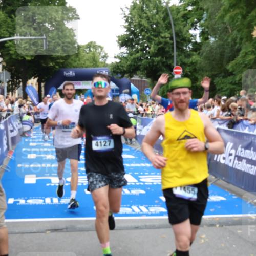 29.06.2025 - hella hamburg halbmarathon Zöllner http://msf.ph/oto/8213023 29.06.2025 10:50:36 Ziel 1399, 1750, 3414, 4127, 4346, 5447, 6282, 7397, 7786, 8153, 8576, 9057, 11214, 11455, 13812, 14626, 15519, 15803, 16806, 17179, 17247, 17319, 18006 meine-sportfotos.de