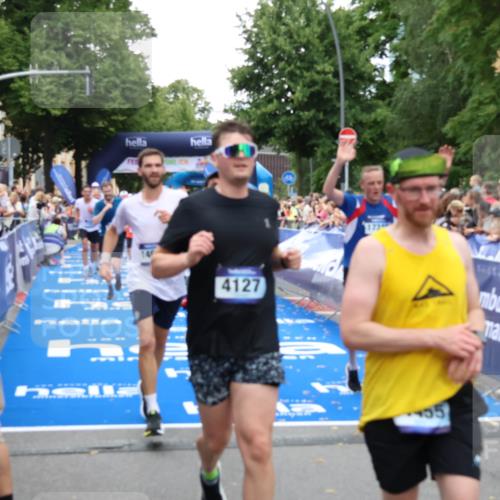 29.06.2025 - hella hamburg halbmarathon Zöllner http://msf.ph/oto/8213038 29.06.2025 10:50:36 Ziel 1399, 1750, 3414, 4127, 4346, 5447, 6282, 7397, 7786, 8153, 8576, 9057, 11214, 11455, 13812, 14626, 15519, 15803, 16806, 17179, 17247, 17319, 18006 meine-sportfotos.de