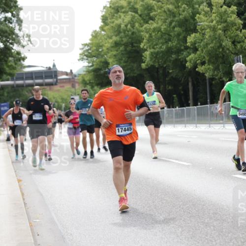 29.06.2025 - hella hamburg halbmarathon Jannik Wohlers http://msf.ph/oto/8213054 29.06.2025 10:26:42 Lombardsbrücke 1530, 1793, 2045, 2306, 2775, 4358, 5494, 5495, 5707, 6259, 6637, 7234, 7314, 8056, 8281, 9349, 10077, 10465, 11110, 13462, 14020, 14021, 15108, 15641, 16479, 17049, 17445, 18976, 18978 meine-sportfotos.de