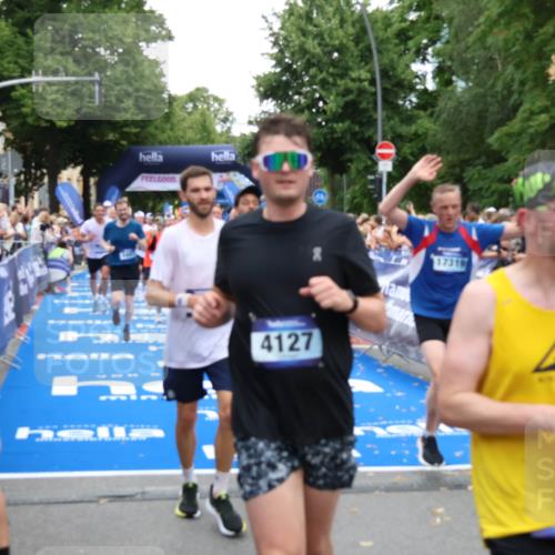 29.06.2025 - hella hamburg halbmarathon Zöllner http://msf.ph/oto/8213055 29.06.2025 10:50:37 Ziel 1399, 1750, 3414, 4346, 5447, 6282, 6662, 7397, 7786, 8153, 8576, 9057, 11214, 13808, 13812, 13875, 14626, 15519, 15803, 16806, 17179, 17247, 17319, 18006 meine-sportfotos.de