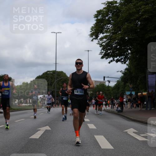 29.06.2025 - hella hamburg halbmarathon Yannick Fuchs http://msf.ph/oto/8213121 29.06.2025 10:32:32 20KM 1505, 2404, 3480, 3790, 5791, 7152, 7154, 7743, 8002, 8571, 9017, 9171, 9643, 9944, 10793, 10922, 11106, 11952, 13148, 13595, 13900, 14274, 15303, 15382, 15888, 16698, 17726, 18103, 18193, 18276, 18277, 18723 meine-sportfotos.de