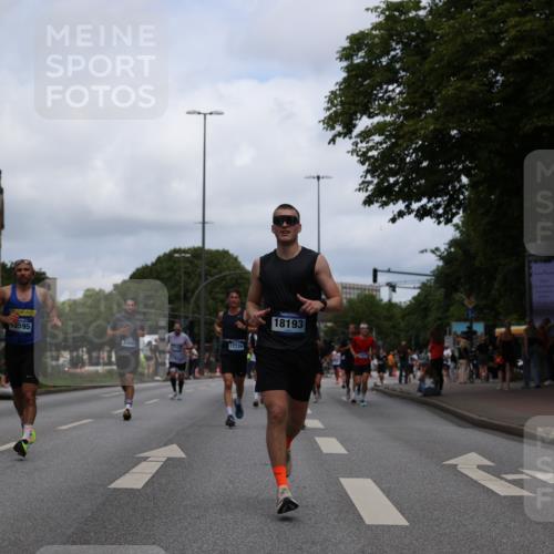 29.06.2025 - hella hamburg halbmarathon Yannick Fuchs http://msf.ph/oto/8213129 29.06.2025 10:32:32 20KM 1505, 2404, 3480, 3790, 5791, 7152, 7154, 7743, 8002, 8571, 9017, 9171, 9643, 9944, 10793, 10922, 11106, 11952, 13148, 13595, 13900, 14274, 15303, 15382, 15888, 16698, 17726, 18103, 18193, 18276, 18277, 18723 meine-sportfotos.de