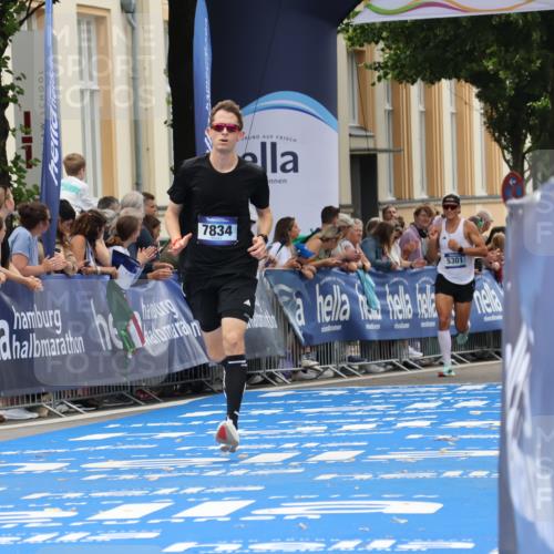 29.06.2025 - hella hamburg halbmarathon Strokosch-Dieckow http://msf.ph/oto/8213184 29.06.2025 10:23:37 Ziel 5301, 7834, 9151, 16169 meine-sportfotos.de