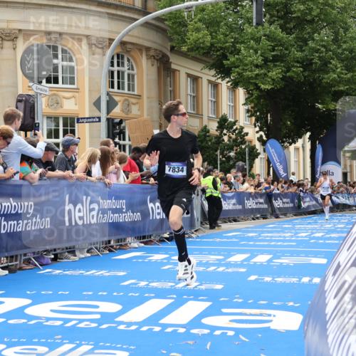 29.06.2025 - hella hamburg halbmarathon Strokosch-Dieckow http://msf.ph/oto/8213287 29.06.2025 10:23:41 Ziel 5301, 6699, 7834, 9151, 9447, 10780 meine-sportfotos.de