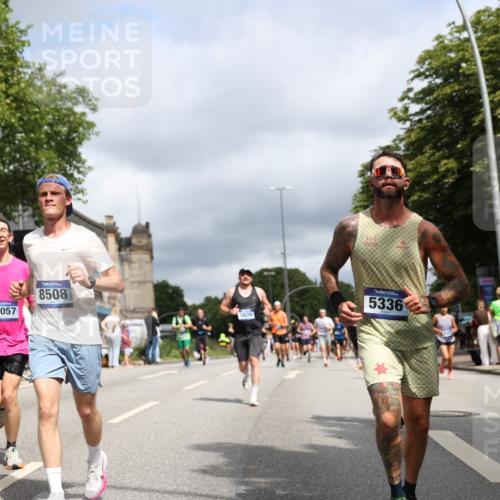 29.06.2025 - hella hamburg halbmarathon Yannick Fuchs http://msf.ph/oto/8213429 29.06.2025 10:45:25 20KM 1335, 1366, 2411, 2636, 2718, 2823, 2946, 4033, 4297, 4404, 4839, 4967, 5087, 5336, 5600, 5820, 7224, 7943, 8508, 8930, 8989, 9214, 9476, 9739, 9793, 9959, 10057, 10215, 10508, 10603, 10667, 10691, 10868, 11124, 11512, 11625, 11733, 12450, 13073, 13403, 13707, 13799, 14012, 14248, 14458, 15426, 15480, 15496, 15871, 15899, 16666, 16907, 17131, 17530, 17823, 18820, 19007, 19020, 19053 meine-sportfotos.de
