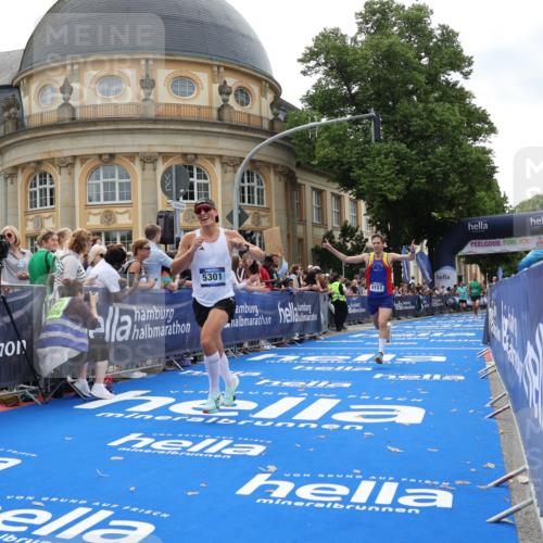 29.06.2025 - hella hamburg halbmarathon Strokosch-Dieckow http://msf.ph/oto/8213437 29.06.2025 10:23:45 Ziel 5301, 6699, 7963, 9151, 9447, 10780, 12360 meine-sportfotos.de
