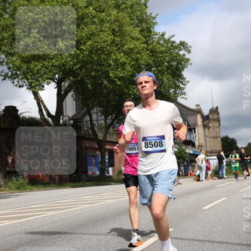 29.06.2025 - hella hamburg halbmarathon Yannick Fuchs http://msf.ph/oto/8213471 29.06.2025 10:45:26 20KM 1335, 1366, 2411, 2636, 2718, 2823, 2946, 4033, 4297, 4404, 4839, 4967, 5087, 5336, 5600, 5820, 7224, 7943, 8508, 8930, 8989, 9214, 9476, 9739, 9793, 9959, 10057, 10215, 10508, 10603, 10667, 10691, 10868, 11124, 11512, 11625, 11733, 12450, 13073, 13403, 13707, 13799, 14012, 14248, 14458, 14994, 15426, 15480, 15496, 15871, 15899, 16666, 16907, 17131, 17530, 17823, 18820, 19007, 19020, 19053 meine-sportfotos.de