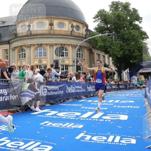 29.06.2025 - hella hamburg halbmarathon Strokosch-Dieckow http://msf.ph/oto/8213507 29.06.2025 10:23:45 Ziel 5301, 6699, 7963, 9151, 9447, 10780, 12360 meine-sportfotos.de