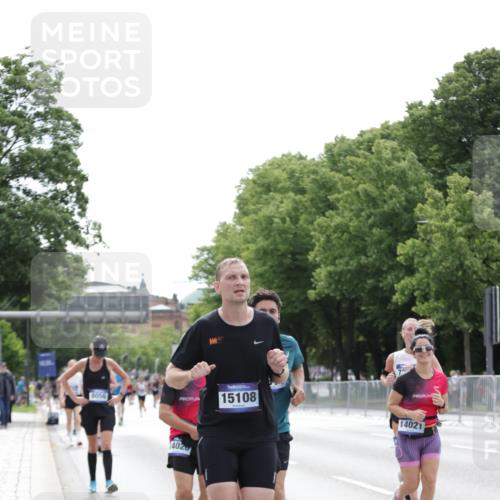 29.06.2025 - hella hamburg halbmarathon Jannik Wohlers http://msf.ph/oto/8213521 29.06.2025 10:26:46 Lombardsbrücke 1530, 1793, 2306, 2775, 4358, 5494, 5495, 5707, 6259, 6637, 7234, 7314, 7944, 8056, 8281, 9349, 10077, 10465, 11110, 11766, 13462, 14020, 14021, 15108, 15641, 17049, 17445, 18976 meine-sportfotos.de