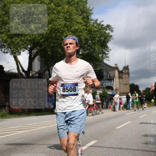 29.06.2025 - hella hamburg halbmarathon Yannick Fuchs http://msf.ph/oto/8213551 29.06.2025 10:45:26 20KM 1335, 1366, 2411, 2636, 2718, 2823, 2946, 4033, 4297, 4404, 4839, 4967, 5087, 5336, 5600, 5820, 7224, 7943, 8508, 8930, 8989, 9214, 9476, 9739, 9793, 9959, 10057, 10215, 10508, 10603, 10667, 10691, 10868, 11124, 11512, 11625, 11733, 12450, 13073, 13403, 13707, 13799, 14012, 14248, 14458, 14994, 15426, 15480, 15496, 15871, 15899, 16666, 16907, 17131, 17530, 17823, 18820, 19007, 19020, 19053 meine-sportfotos.de