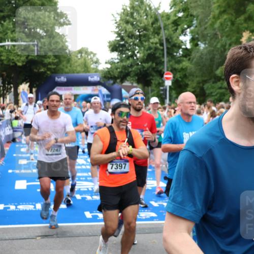 29.06.2025 - hella hamburg halbmarathon Zöllner http://msf.ph/oto/8213602 29.06.2025 10:50:41 Ziel 1399, 1750, 4346, 6282, 6662, 6712, 7134, 7397, 7583, 7786, 7952, 8576, 9057, 11214, 11356, 13701, 13808, 13812, 13875, 15519, 15803, 16291, 16806, 17179, 17247, 18006, 18413, 18820 meine-sportfotos.de