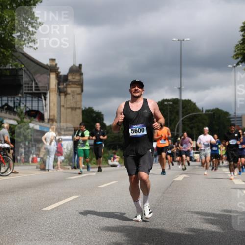 29.06.2025 - hella hamburg halbmarathon Yannick Fuchs http://msf.ph/oto/8213615 29.06.2025 10:45:26 20KM 1335, 1366, 2411, 2636, 2718, 2823, 2946, 4033, 4297, 4404, 4839, 4967, 5087, 5336, 5600, 5820, 7224, 7943, 8508, 8930, 8989, 9214, 9476, 9739, 9793, 9959, 10057, 10215, 10508, 10603, 10667, 10691, 10868, 11124, 11512, 11625, 11733, 12450, 13073, 13403, 13707, 13799, 14012, 14248, 14458, 14994, 15426, 15480, 15496, 15871, 15899, 16666, 16907, 17131, 17530, 17823, 18820, 19007, 19020, 19053 meine-sportfotos.de