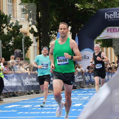 29.06.2025 - hella hamburg halbmarathon Strokosch-Dieckow http://msf.ph/oto/8213656 29.06.2025 10:23:49 Ziel 6699, 7963, 9151, 9447, 10780, 11194, 12360, 13440 meine-sportfotos.de